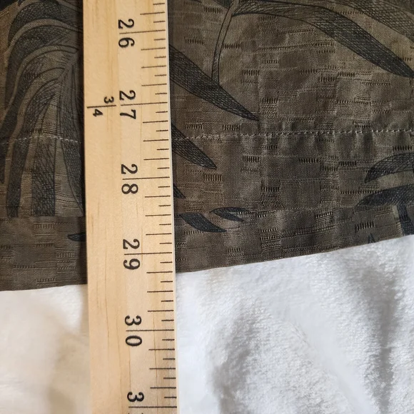 Tommy Bahama 100% Silk Button Down Short Sleeve Shirt Mens Size Medium Tropical - Picture 5 of 6